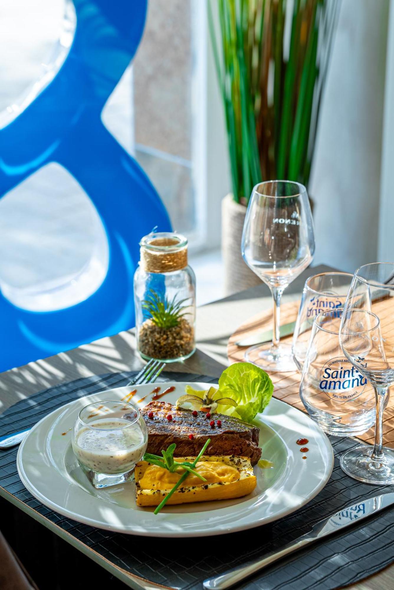 Breeze Hotel
