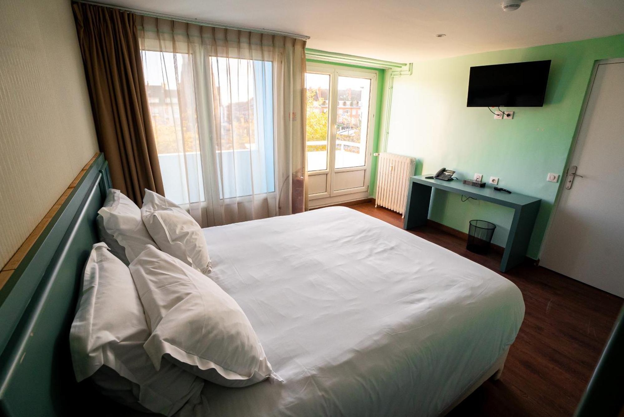 Breeze Hotel 3*
