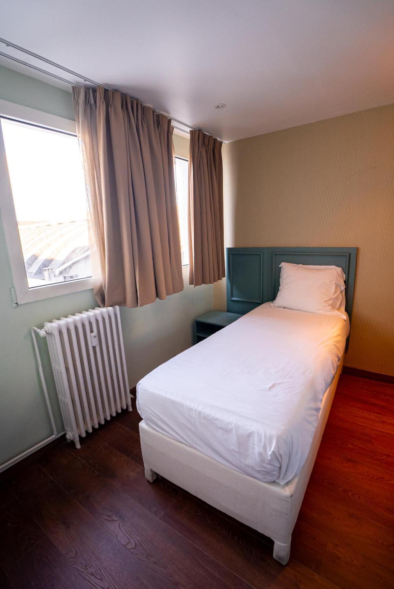 Breeze Hotel 3*