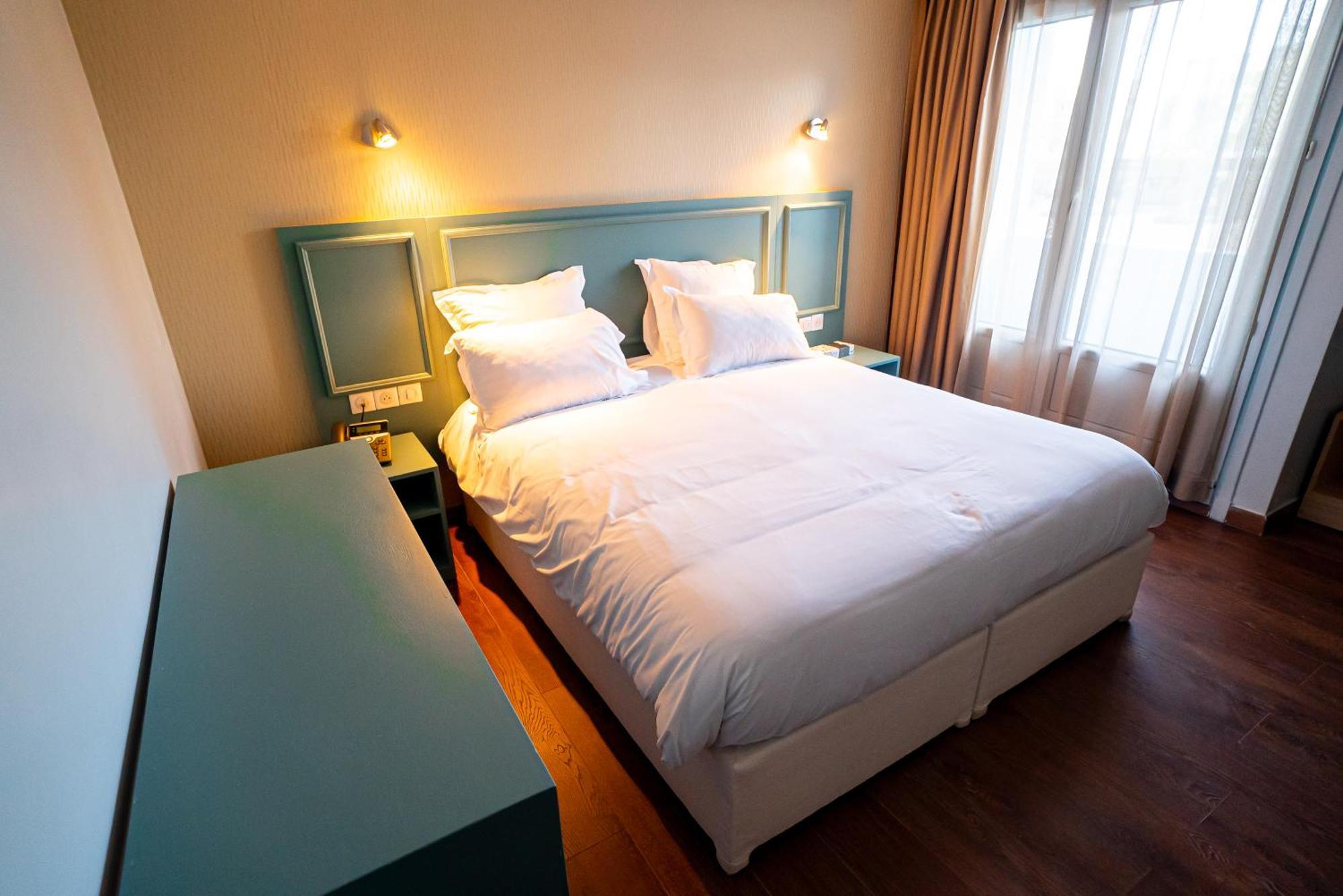 Breeze Hotel